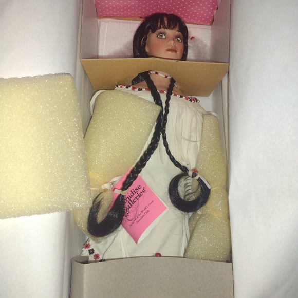 Porcelain doll - Picture 1 of 2